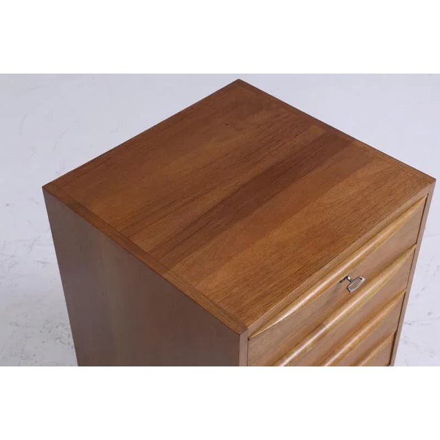 Brown Mid-Century Chest of Drawers in Wood For Sale - Image 8 of 11