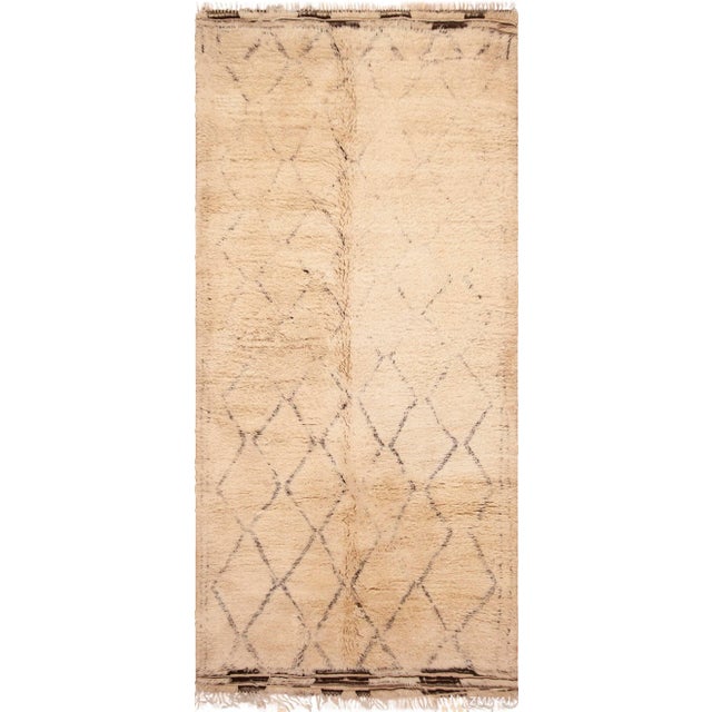 Beautiful Cream Vintage Moroccan Rug, Country of origin: Morocco, Circa date: Vintage