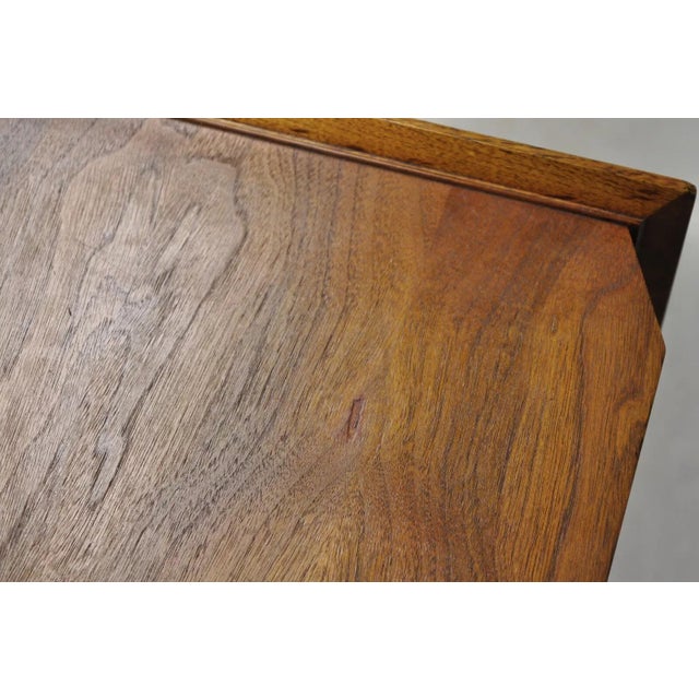 Wood Lane Altavista Mid Century Modern Walnut 2 Tier Step Up End Table Side Table For Sale - Image 7 of 12