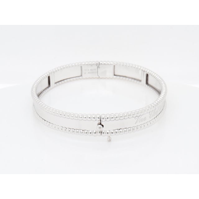 Van Cleef & Arpels Vca 18k White Gold Perlée Signature Bracelet, Medium Model For Sale - Image 13 of 15