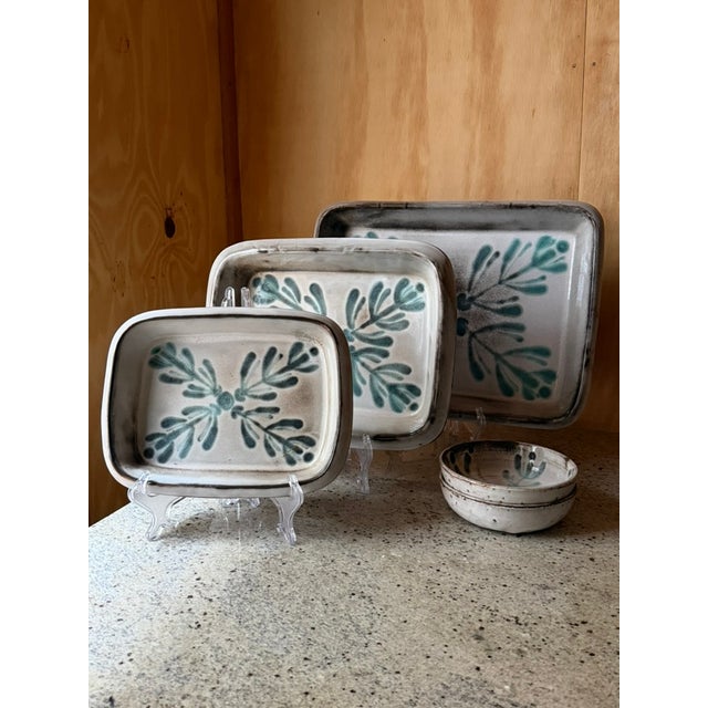 Ceramic Studio Pottery Serving Trays in Hand-Painted Ceramic by Gerard Hofmann, 1950, Set of 5 For Sale - Image 7 of 11