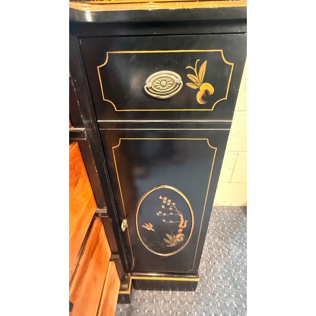 1970s Chinoiserie Black Lacquer Breakfront Cabinet by Union National For Sale - Image 9 of 12
