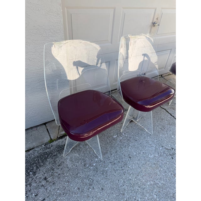 Hollywood Regency Vintage Hollywood Regency Sculptural Lucite Swivel Dining Chairs With Burgundy Seats – Set of 4 For Sale - Image 3 of 12