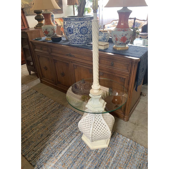 Here we have a fabulous vintage Mid Century Hollywood Regency floor lamp made by Nardini Studio in Los Angelas. Gorgeous...