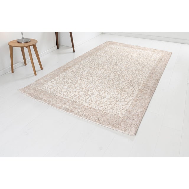 Turkish Mid 20th Century Neutral Modern Farmhouse Rug For Sale - Image 3 of 10