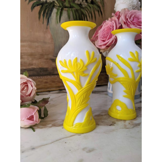 Pair of Late 19th-Century Victorian White & Yellow Overlay Art Glass Vases For Sale - Image 4 of 8