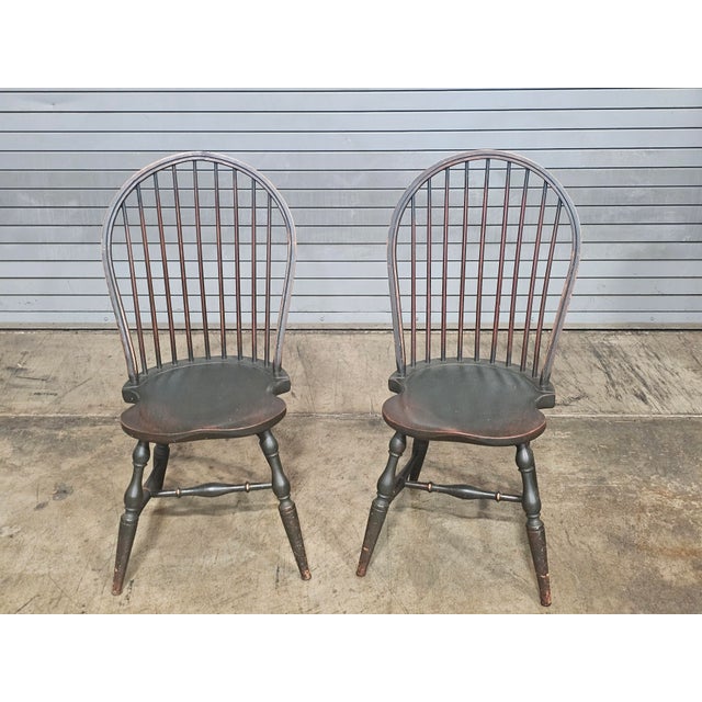 American Pair of Late 20th Century David T Smith Bow Back Windsor Chairs Dark Green Finish Ohio Bench Made For Sale - Image 3 of 11