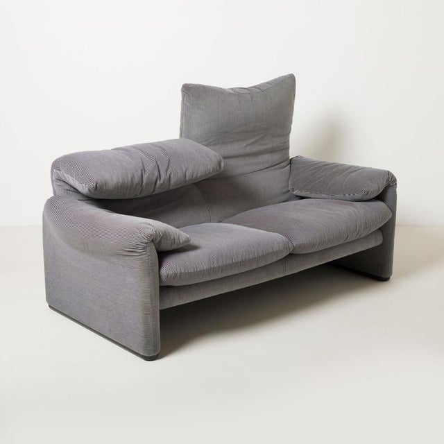 Textile Maralunga Two-Seater Sofa by Vico Magistretti for Cassina, Italy, 1980s For Sale - Image 7 of 11