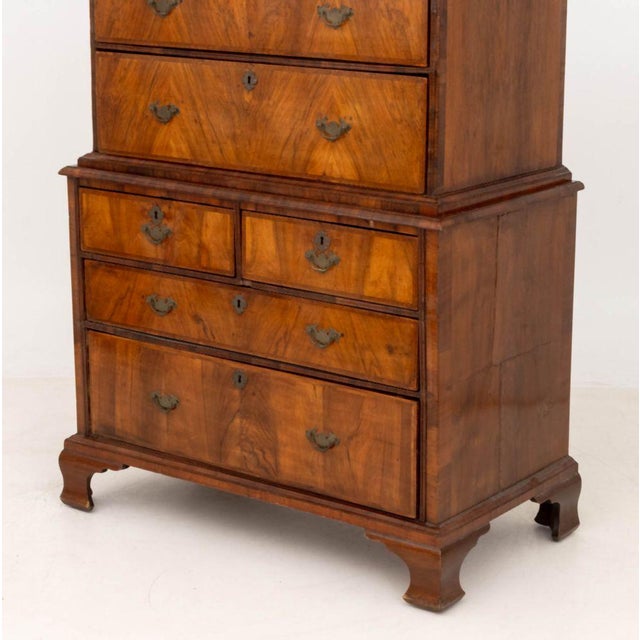 Early 19th Century George II Walnut and Featherbanded Chest on Chest For Sale - Image 5 of 10