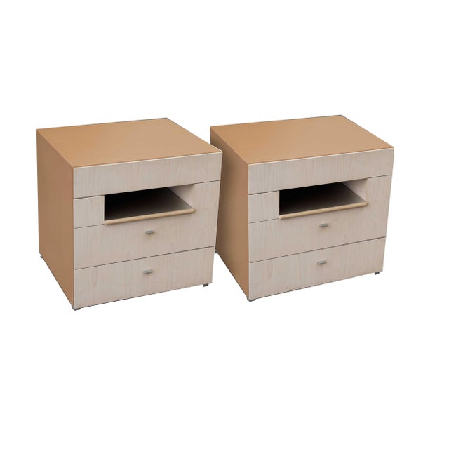 Lateral and upper lacquered brown, front beech wood.