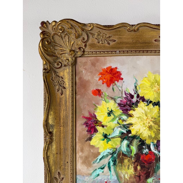 1970s Vintage Floral Still Life Oil Painting on Canvas – Framed For Sale - Image 5 of 12