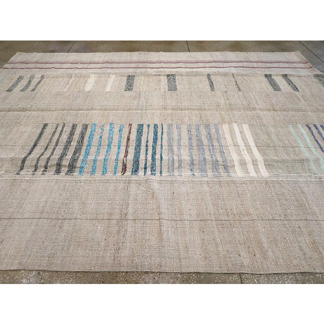 Galerie Shabab Collection Mid-20th Century Turkish Flatweave Kilim Room Size Carpet For Sale In New York - Image 6 of 10
