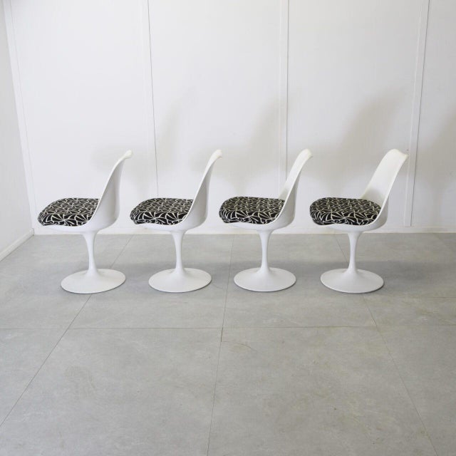 Tulip Chairs by Eero Saarinen for Knoll, 1970s, Set of 4, in Good conditions. Designed 1960 to 1969 I have official proof...