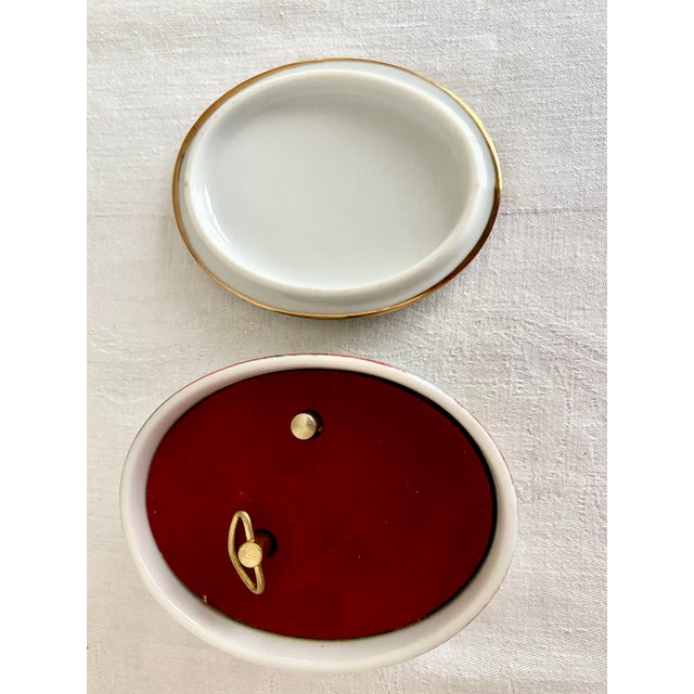 Late 20th Century Late 20th Century Scarlett and Rhett “Gone With the Wind” Collection Oval Fine China Music Box by W. S. George Excellent Condition For Sale - Image 5 of 8