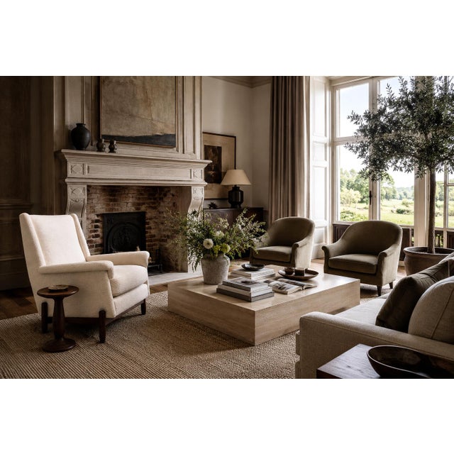 A refined expression of Brazilian Modernism, this club chair by Jorge Jabour embodies the movements commitment to...