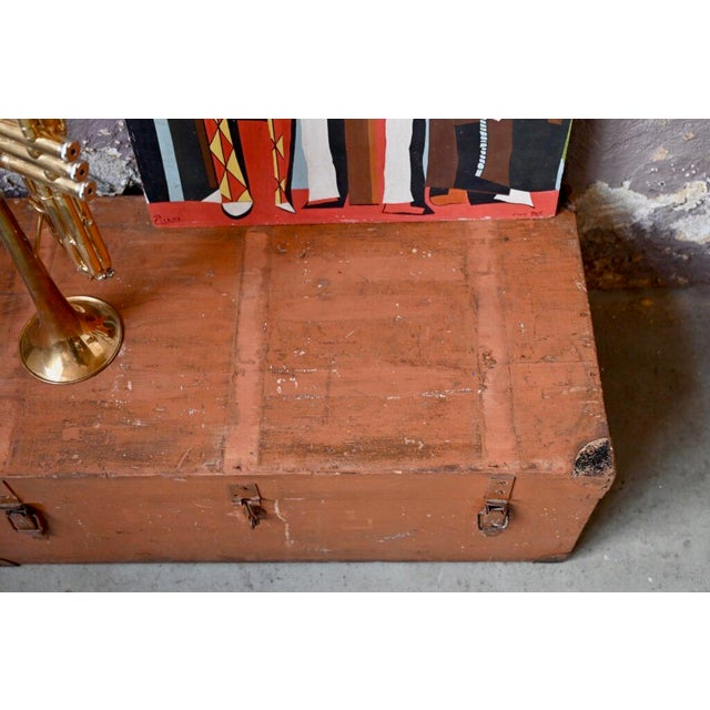 This wooden crate has a bohemian look with incredible charm! from its past as a transport box, it retains authentic...