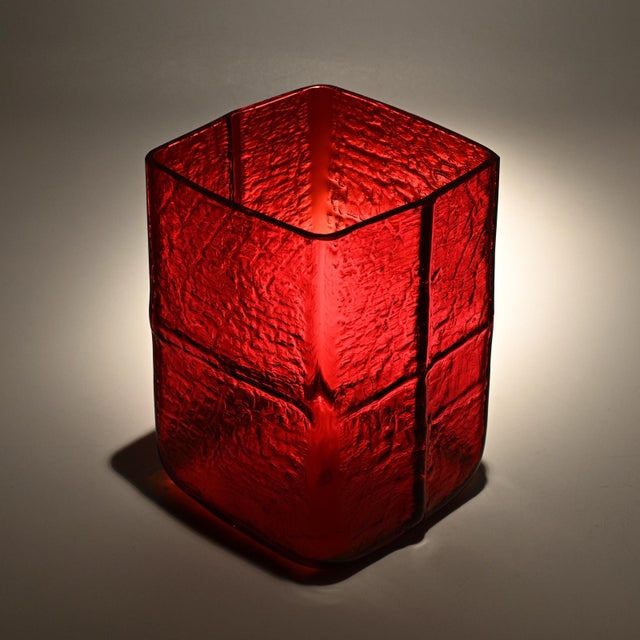 Swedish Red Glass Vase by Christer Sjögren for Lindshammar, 1960s For Sale - Image 11 of 12