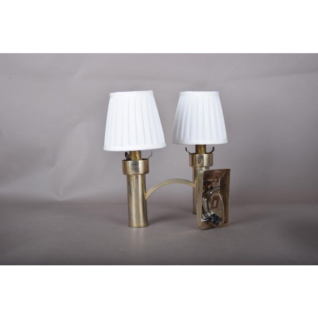 Mid-Century Modern Modernist 2-Light Wall Sconce in Brass-Toned Metal with White Pleated Shades, 1950s For Sale - Image 3 of 5