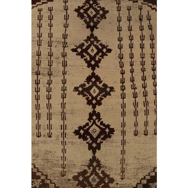 Vintage Tulu Rug in Beige-Brown With Geometric Medallion - Rug & Kilim For Sale In New York - Image 6 of 8