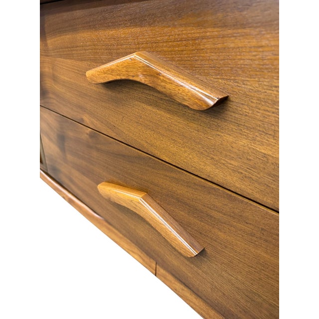 Mid-Century Modern Young Manufacturing Walnut Sideboard For Sale - Image 10 of 11