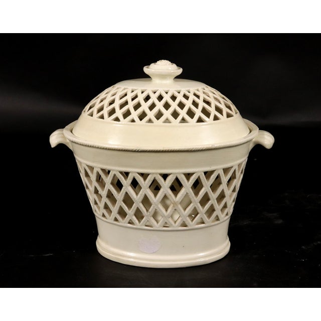 English 18th-Century English Pottery Creamware Openwork Covered Baskets For Sale - Image 3 of 9