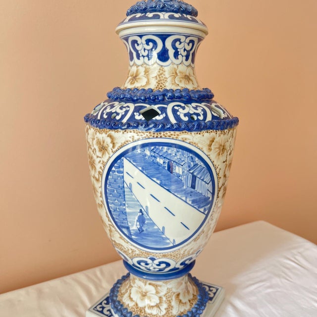 Maitland - Smith 1980s Beautiful huge Maitland Smith blue and white scenic urn with lid and brass acorn finial // sepia flowers // hand-painted // Made in Thailand For Sale - Image 4 of 10