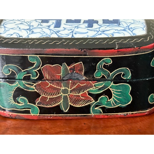 Mid 20th Century Mid 20th Century Porcelain Shard Lacquered Wood Trinket Box For Sale - Image 5 of 8