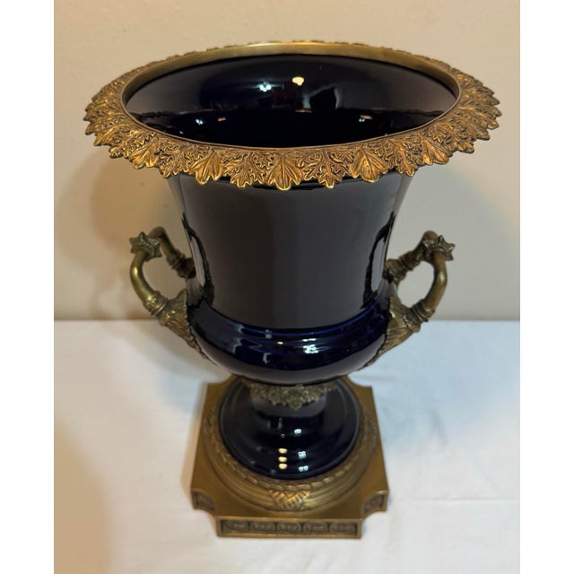 French 1990s United Wilson Porcelain Cobalt Urn Vase & Platform Base Gilt Bronze Mounts For Sale - Image 3 of 12