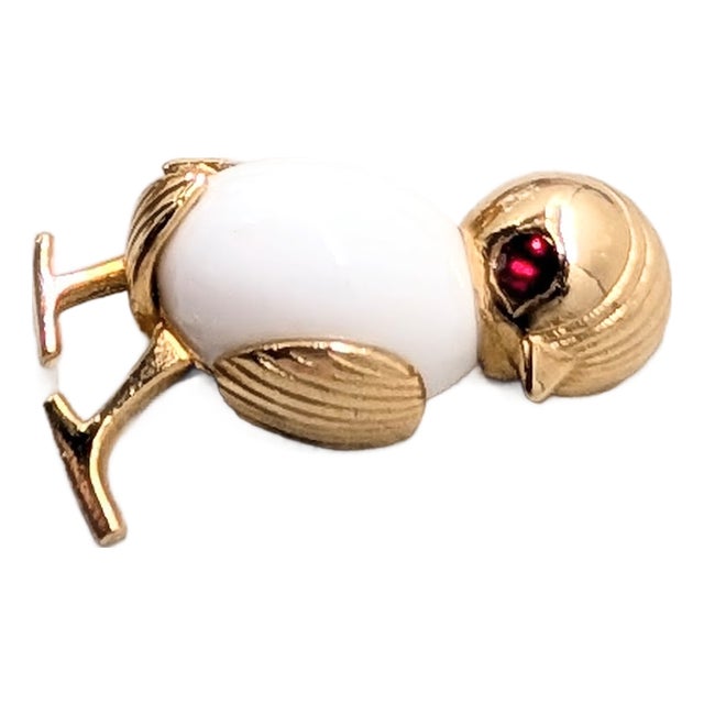 Vintage 1960s Signed Napier Small Goldtone White Cabochon Chick Brooch For Sale