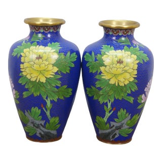 Early 20th Century Pair of Chinese Cloisonne Cobalt Blue Floral Peonies Butterfly Vases Urns 7" For Sale