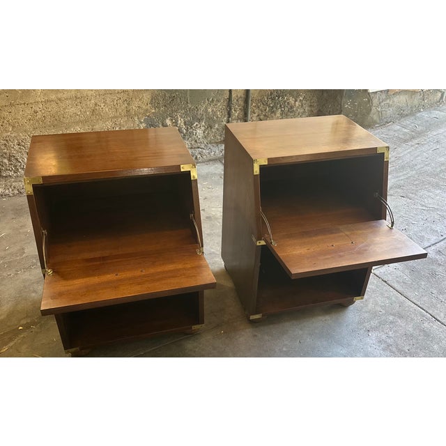 1970s Henredon Campaign Style Solid Wood Nightstands (Pair) – Vintage Brass Trim End Tables For Sale - Image 9 of 9