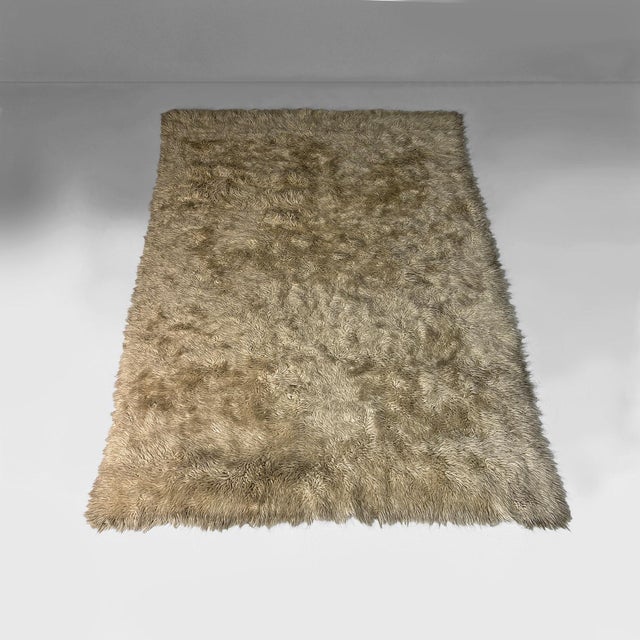 Italian modern long-pile rug in cream white, 1970s Rectangular long-pile rug in a uniform cream white colour. The entire...