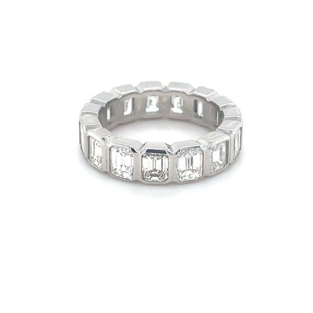 Contemporary 5.00 Carat Bezel Set Emerald Cut Eternity Band, Platinum, Size 6.5 For Sale - Image 3 of 4