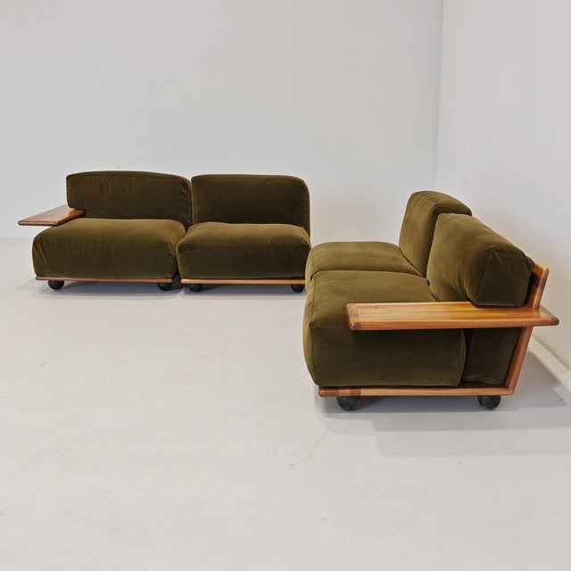 Vintage Modular Sofa in Green Velvet and Light Walnut by Mario Bellini for Cassina, 1970s, Set of 4, in Flawless...