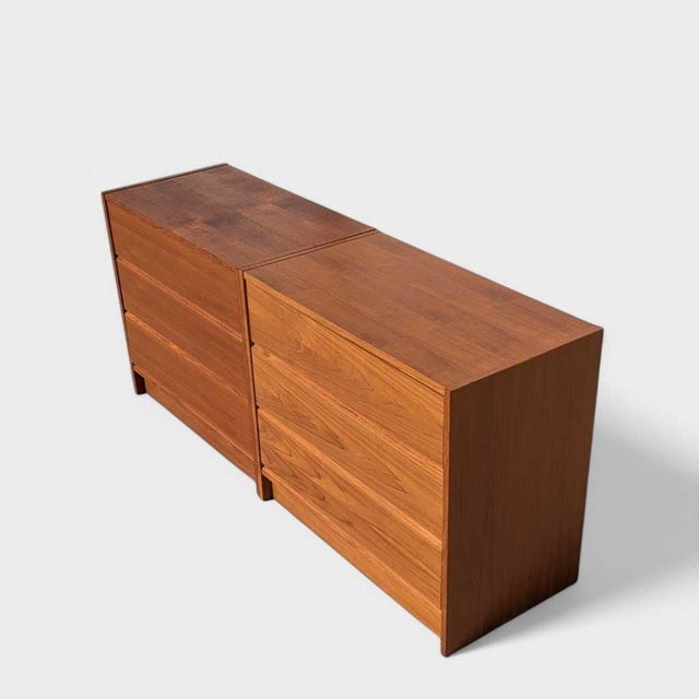 1960s Pair of G Plan Teak Three-Drawer Dressers or Modular Lowboy, 1960s For Sale - Image 5 of 18