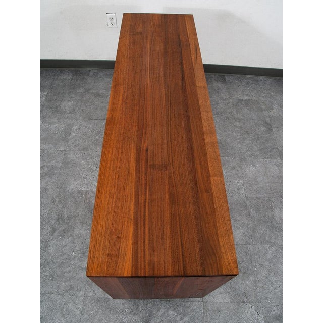 1960s Credenza Dresser 6 Drawer Ace Hi Solid Walnut Brass Handles, Attributed For Sale - Image 4 of 12