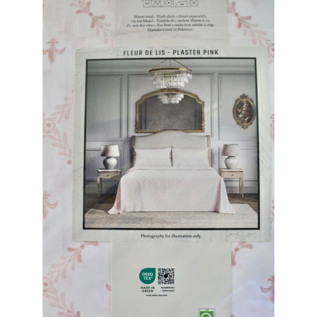 Historic Royal Palaces Hampton Court Palace Pink Fleur De Lis King. Sheet Set