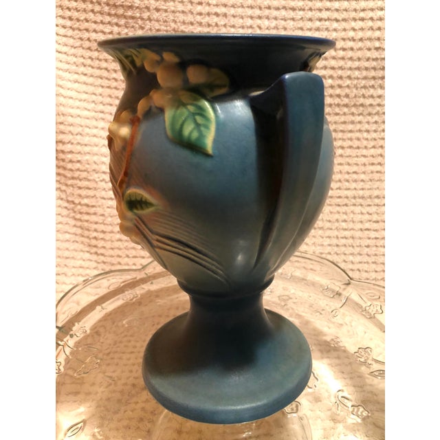 1940s VTG Roseville Pottery Blue Trophy Vase C. 1947 1ur-8 Snowberry Pattern Approximately 8.5” X 6.5” X 5.5” For Sale - Image 5 of 12