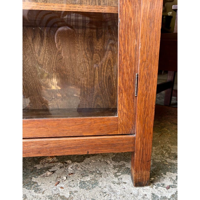 1910s 1910s Arts & Crafts Mission Oak Book Case or Cabinet For Sale - Image 5 of 11