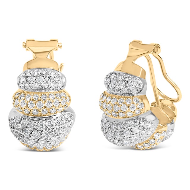 Experience the epitome of elegance and design with our stunning 18K two-toned gold diamond earrings. Each piece is a...