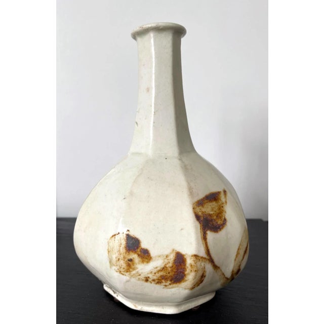 Mid 19th Century Korean Joseon Dynasty Ceramic Faceted Wine Bottle For Sale - Image 9 of 13