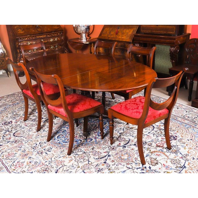 This is a fabulous vintage Regency Revival dining table, made by the master cabinet maker William Tillman in the 1990s and...