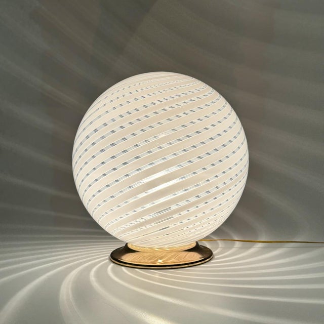 Venini Murano Swirl Glass Globe Table Lamp from Venini, 1980s For Sale - Image 4 of 7