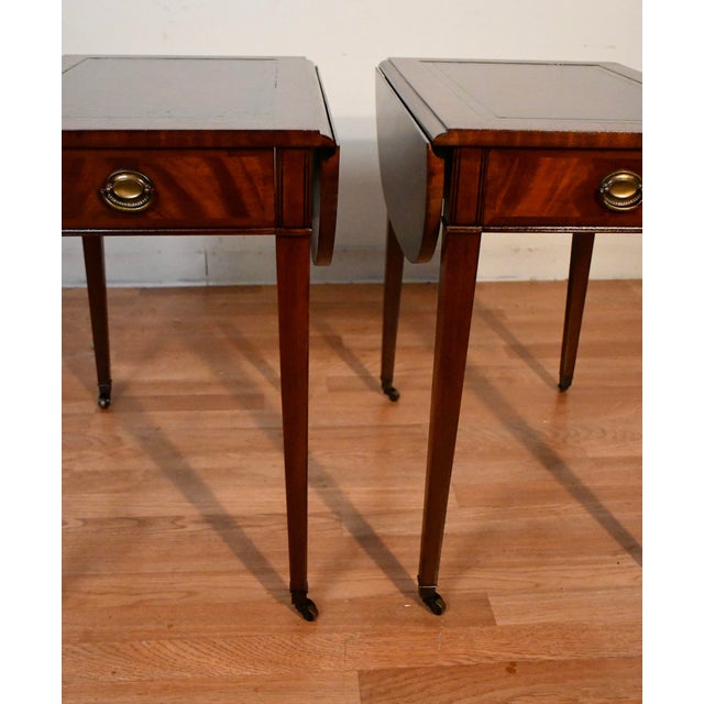 Traditional 1930s Pair of Weiman Regency Mahogany & Leather Top Pembroke Side / End Tables For Sale - Image 3 of 18