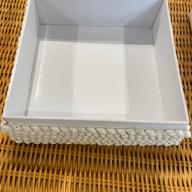 1960s 1960s White Shell Box For Sale - Image 5 of 8