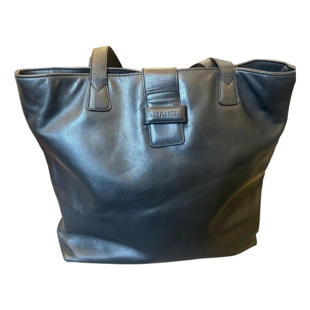Late 1990s Excellent Condition Chanel Smooth Black Leather Tote Bag For Sale