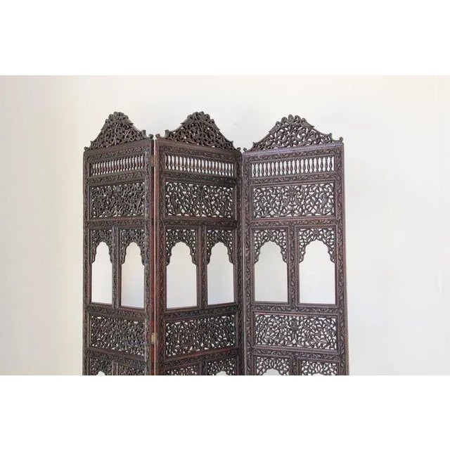 English Anglo-Indian Mughal Hardwood Three-Panel Screen For Sale - Image 3 of 13