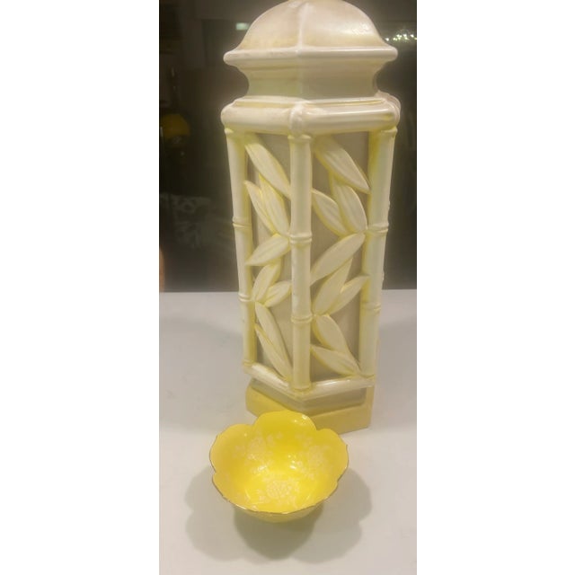 Mid 20th Century Chinoiserie Yellow Lotus Shaped Bowl With Gold Trim For Sale - Image 9 of 9