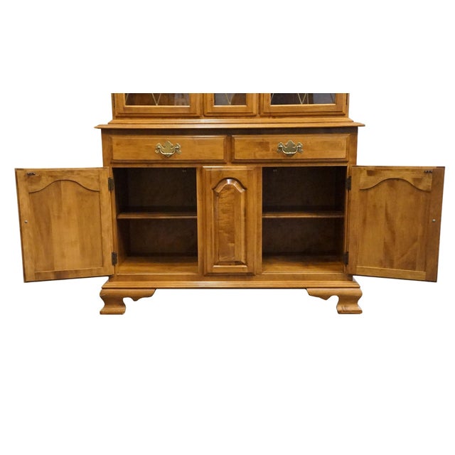 Ethan Allen Heirloom Nutmeg Maple 44" Buffet W. China Cabinet 10-6037 / 10-6038 For Sale In Kansas City - Image 6 of 15
