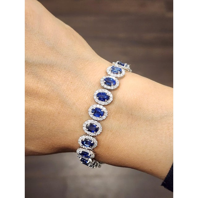 Modern 22.10 Ct Natural Sapphire & Diamond Tennis Bracelet For Sale - Image 3 of 8